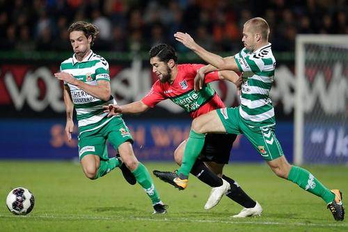 驶梅赛德斯 驶梅赛德斯