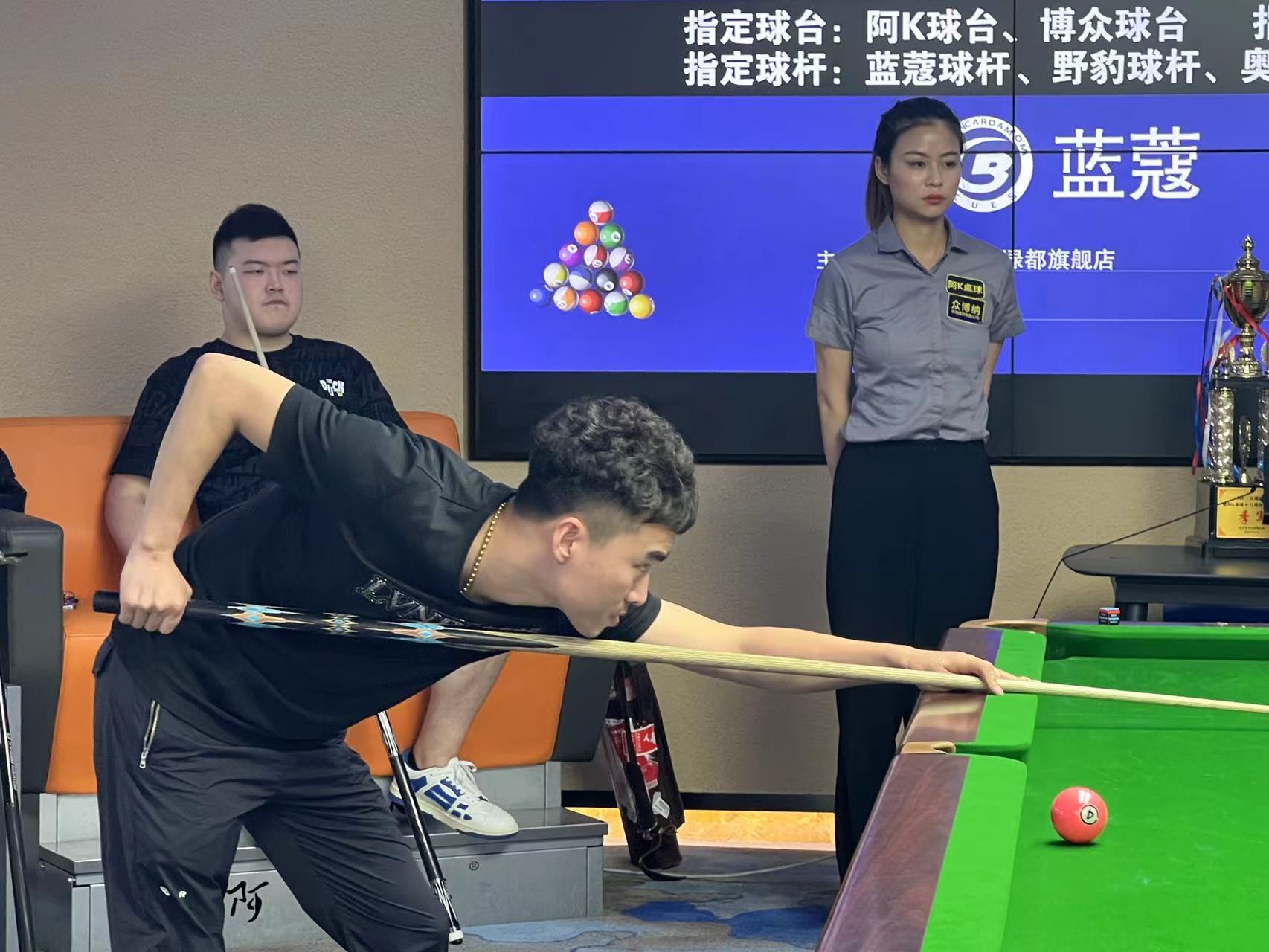 在母亲提醒